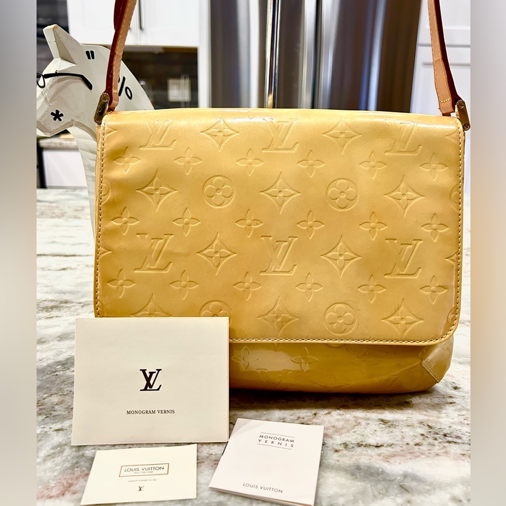 Louis Vuitton Authentic Yellow Vernis Leather Monogram Shoulder Bag